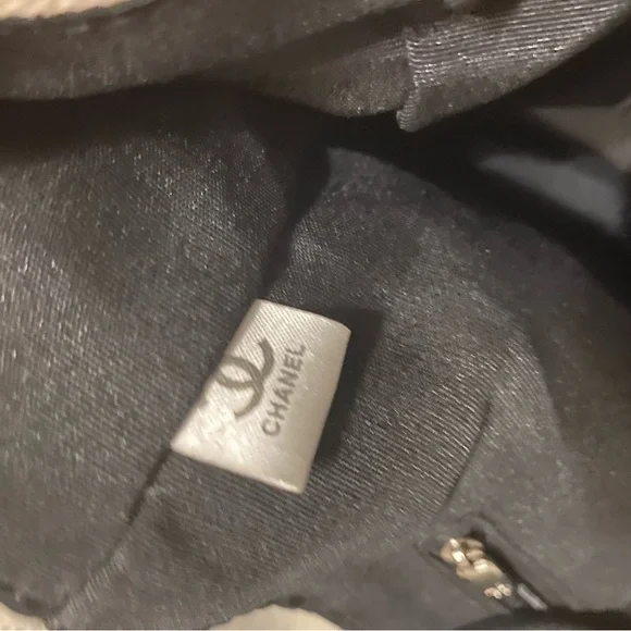 ❌SOLD❌ Gently Used! Excellent Condition Authentic Large CHANEL White Black Tote - Picture 15 of 16